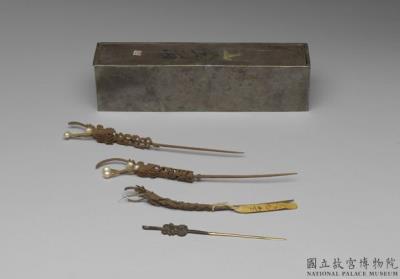 图片[2]-Agarwood earpick-hairpin with carved decoration of a dragon chasing a pearl, Qing dynasty (1644-1911)-China Archive